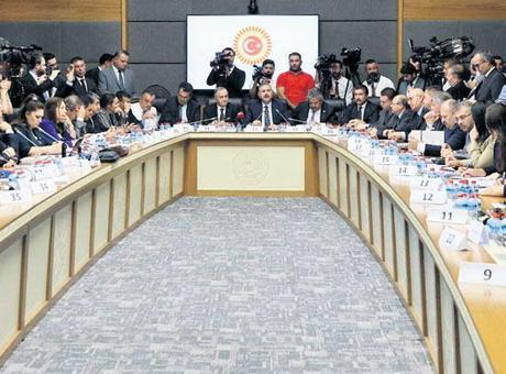 Görüşmeler sırasında tansiyon sık sık yükseldi! Terörsüz Türkiye yasası yarın Genel Kurul’da