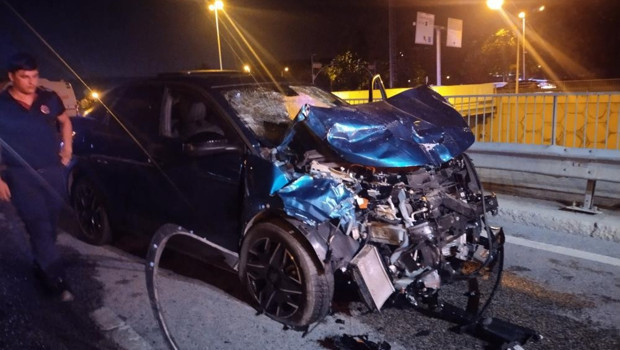 Ümraniye’de hafif ticari araç ile otomobil çarpıştı: 4’ü ağır, 6 yaralı