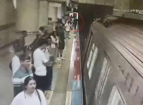 Görme engelli genç raylara düştü! Şişli’de metro istasyonunda korku dolu anlar kamerada