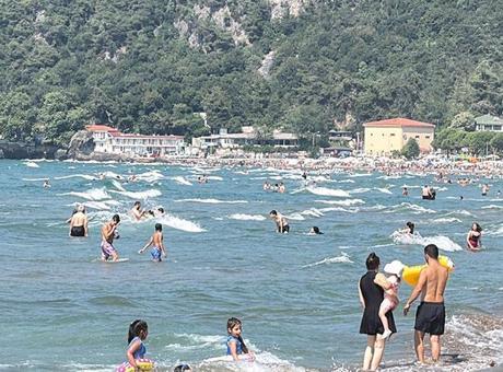 Bartın’da korku dolu anlar! Denize giren 10 kişi son anda kurtarıldı