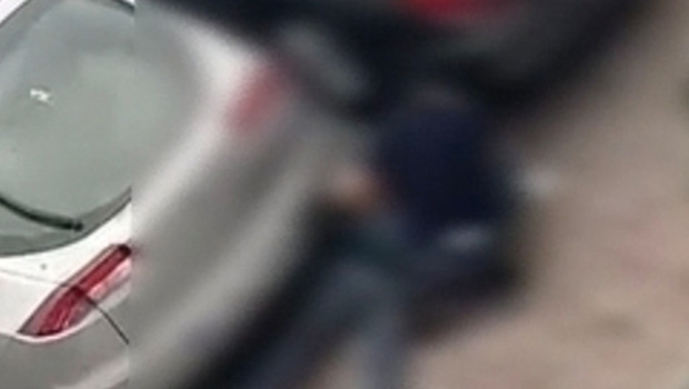 Esenler’de polisten kaçan şüpheli kovalamacayla yakalandı: Sigara paketinden uyuşturucu çıktı