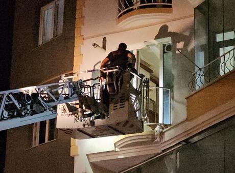 Kötü koku yayılan evde acı manzara! İtfaiye ekipleri cansız bedenini buldu