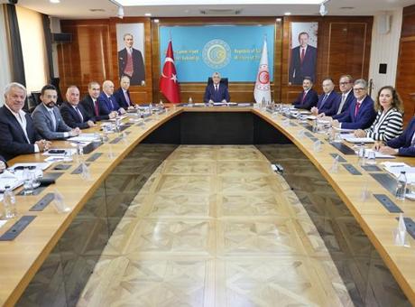 Bakan Bolat, Hizmet İhracatçıları Birliği yönetimini kabul etti! ‘Hizmet ihracatında 122,6 milyar dolarlık rekor’