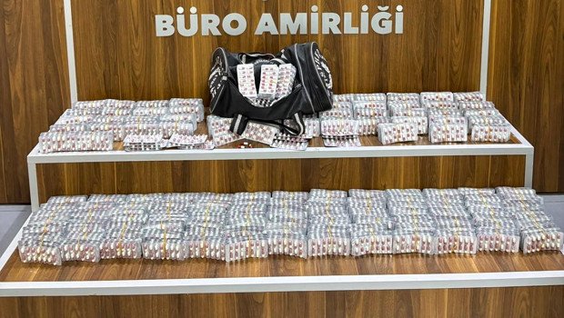 İzmir’de 9 bin 184 sentetik ecza ele geçirildi; 1 gözaltı