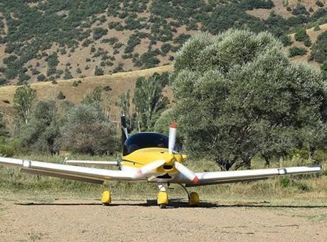 Annesine verdiği sözü tuttu! “Bir gün köyüme uçakla geleceğim” dedi, geldi