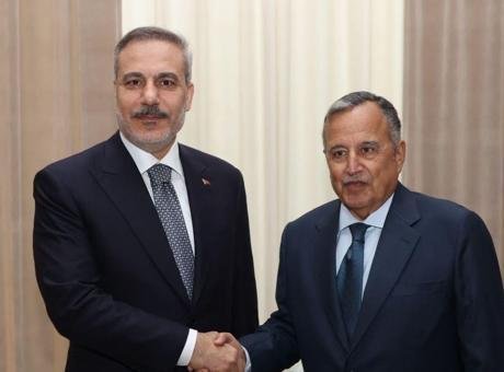 Dışişleri Bakanı Hakan Fidan, Arap Birliği Genel Sekreteri Fehmi ile Mısır’da görüştü