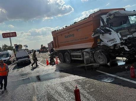 Ankara’da midibüs ile kamyon çarpıştı; 1 ölü, 16 yaralı