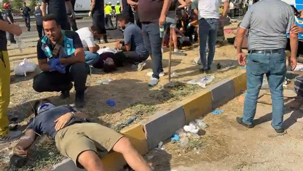Ankara’da midibüs ile hafriyat kamyonu çarpıştı: 1 ölü, 16 yaralı