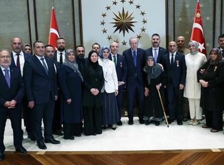 Bakan Göktaş Cumhurbaşkanı Erdoğan’ın şehit aileleri ve gazileri kabulüne paylaştı