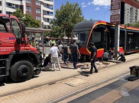 Kayseri’de feci kaza! Tramvayın çarptığı genç kurtarılamadı