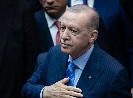 AK Parti’nin 25. kuruluş yıl dönümü: Siyasi isimlerden peş peşe mesajlar