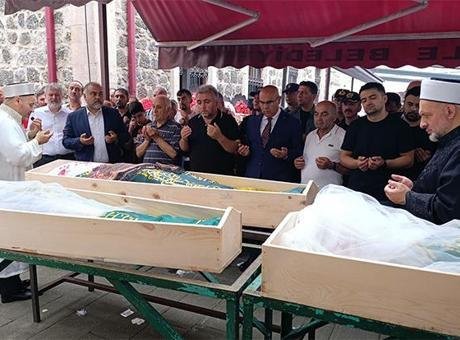 Giresun’da akıntıya kapılarak ölen anne ile iki kızının cenazeleri toprağa verildi