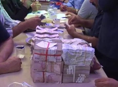Dudak uçuklatan sünnet düğünü! Paralar valize sığmadı