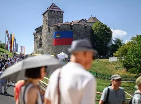 Liechtenstein hanedana cinsiyet eşitliğini getirdi