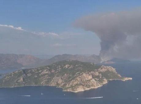 2 gündür alev alev yanıyordu! Marmaris’te çıkan yangın kontrol altına alındı