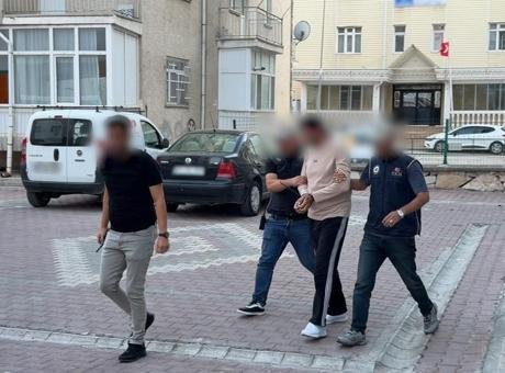 Kırmızı bültenle aranan Irak uyruklu terör şüphelisi, Kırşehir’de yakalandı