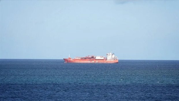 İran basını yazdı… İran, Hürmüz Boğazı’nda BAE’ye ait petrol tankerini alıkoydu