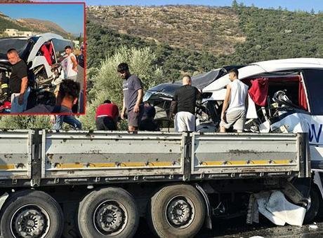 Muğla’da tur otobüsü tıra çarptı: 2 ölü 17 yaralı