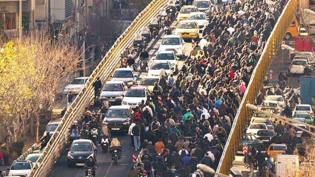 Tahran’ı korkutan ABD değil İranlıların öfkesi