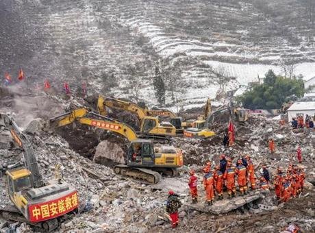 Çin’de toprak kayması! Facia anları kamerada: 10 ölü