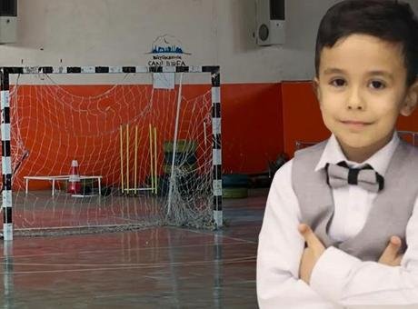 Spor salonunda 8 yaşındaki Mert Ali’nin oyunu faciayla bitti! Üzerine kale direği devrildi