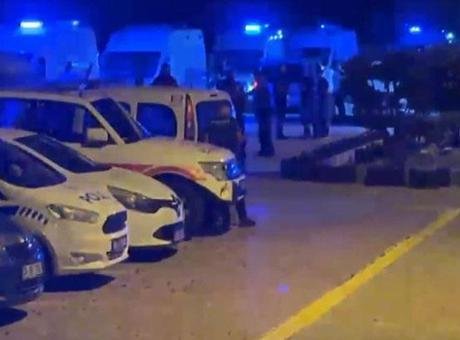 Zeytinburnu açıklarında gemide zehirlenen 4 kişi hastaneye sevk edildi