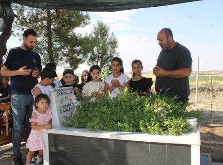 Narin Güran’ın babası Arif Güran mezarı başında konuştu: 2 yıldır hepimiz ölüyüz