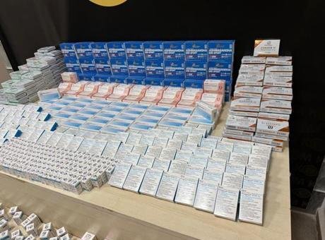 İzmir’de gümrük kaçağı ilaç operasyonunda 6 şüpheli yakalandı