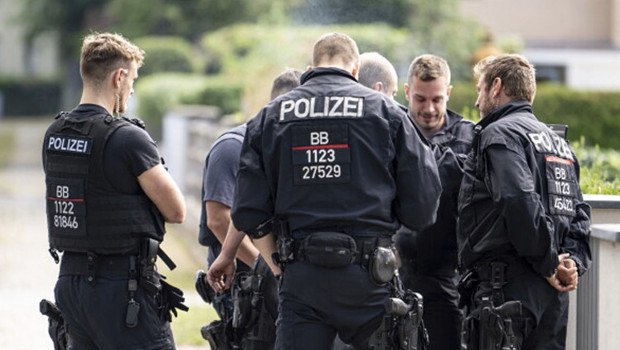 Berlin’de gizli silah deposu iddiası