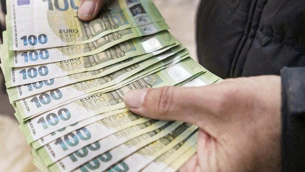 Avrupa nakit paradan vazgeçmiyor