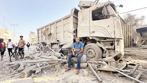 Gazze’de yardım var dağıtacak kamyon yok