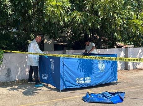 Yer: Antalya! Pazarda yarı çıplak halde ölü bulundu