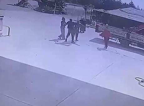 Ailesinin gözü önünde genç kadını silah zoruyla aracına bindirerek kaçırdı! JASAT’tan ormanlık alana baskın