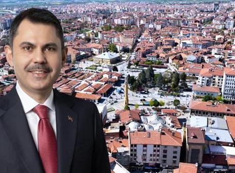 Bakan Kurum yenilenen Çorum Tarihi Kent Meydanı’ndan görüntüler paylaştı