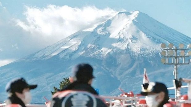 Japon baba oğlunu dağda yalnız bıraktı