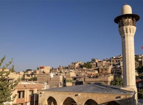 Depremde hasar gören iki tarihi cami Mevlid Kandili’nde yeniden ibadete açılıyor