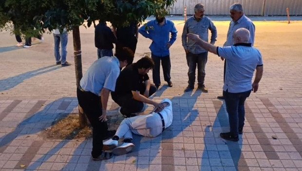 Kazayı duyan doktor, duvardan atlayarak yaralı sürücüye müdahale etti