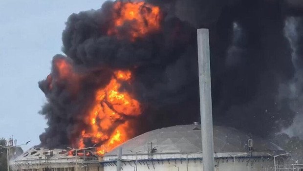 Rusya’da petrol rafinerisinde yangın