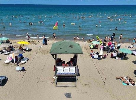 Kentte bir haftada 50 kişi boğulmaktan kurtarıldı