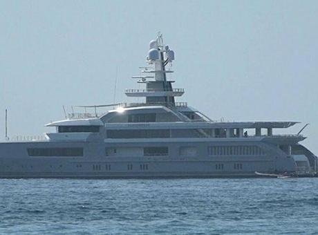 250 milyon dolarlık mega yat Kuşadası’na demirledi