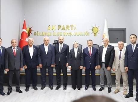 Gölbaşı’nda CHP’den istifa eden 6 meclis üyesi AK Parti’ye geçti
