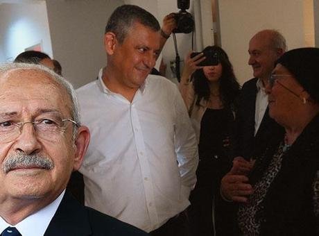 Özgür Özel’den ‘Kılıçdaroğlu ne oldu?’ sorusuna ‘Kafasına göre bizim binada oturuyor’ yanıtı