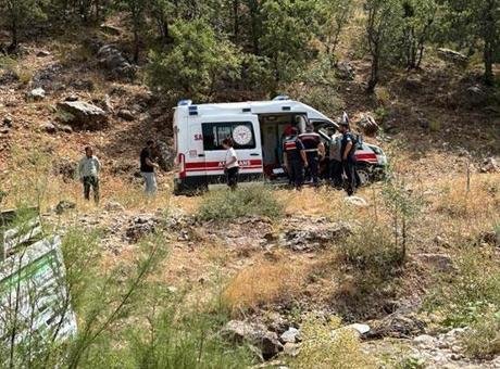 Şarampole yuvarlanan kamyonetin sürücüsü yaşamını yitirdi