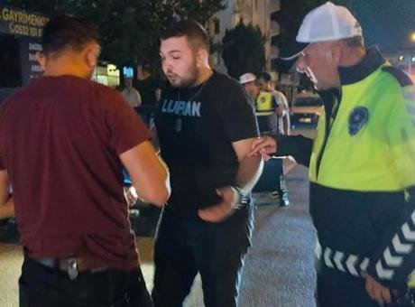 Trafik uygulamasını görünce aracını bırakıp kaçan sürücüye 240 bin lira para cezası