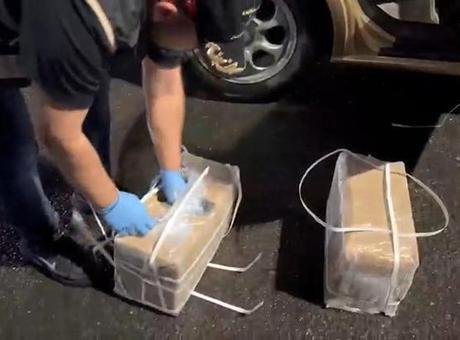 İstanbul’da 120 tabanca ele geçirildi! 3 kişi gözaltına alındı