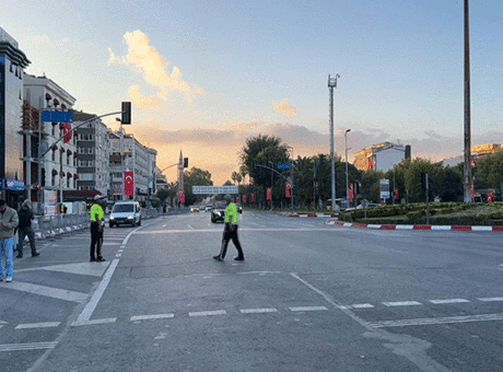 İstanbul’da Zafer Bayramı kutlamaları nedeniyle bazı yollar trafiğe kapatıldı