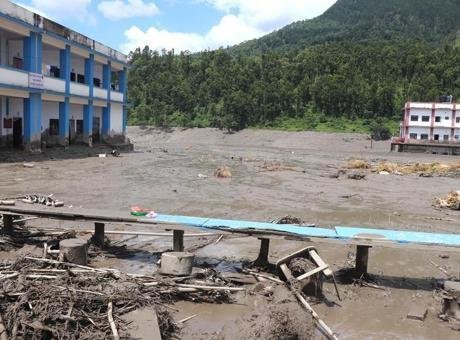 Nepal’deki selde hayatını kaybedenlerin sayısı 734’e yükseldi