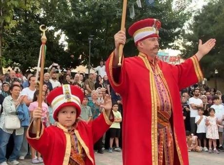 Bursa’da fetih ve 30 Ağustos Zafer Bayramı coşkusu! Gözler minik mehterbaşındaydı: Henüz 5 yaşında