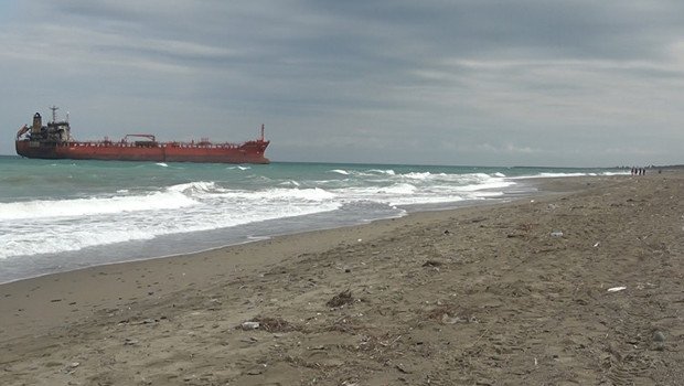 İHA saldırısına uğrayan tanker Samsun’da karaya oturdu