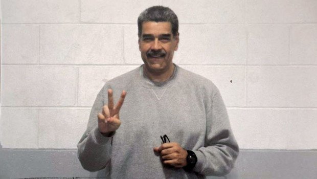 ABD’de gözaltında tutulan Maduro’nun fotoğrafları paylaşıldı: Venezuela yeniden doğacak